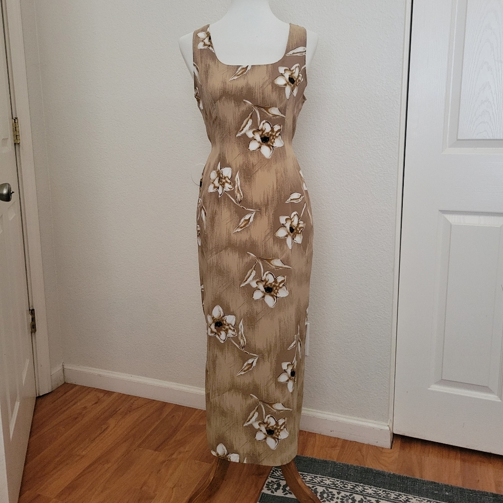 VNT Pretty Good Tan Floral Midi Dress Size Small Vacation So Cute